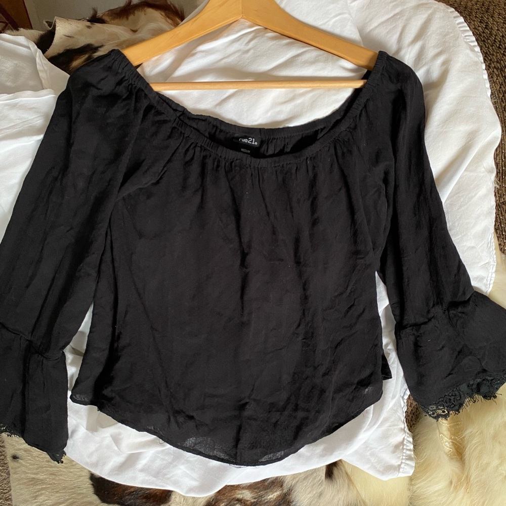 RUE 21 black off shoulder flutter top medium